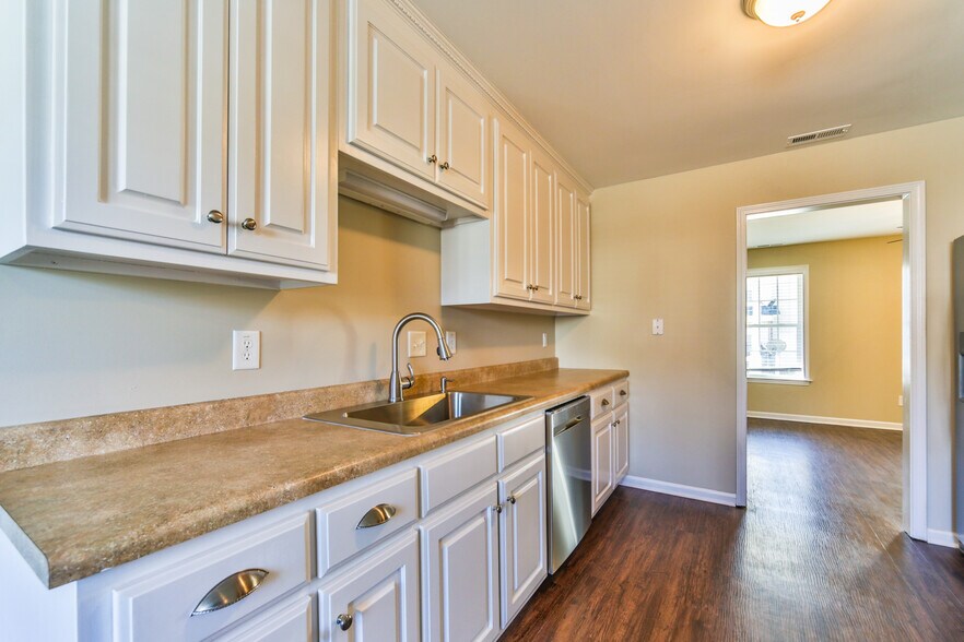 Building Photo - 304 Whitehall Ct