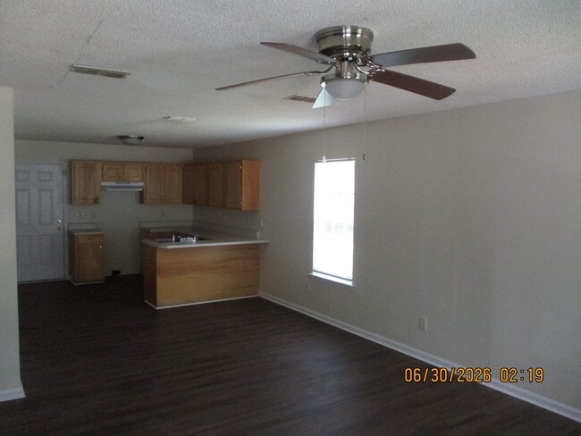 Building Photo - 2201 Beachview Dr