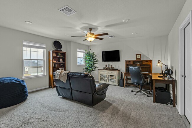 Building Photo - 2221 Clove Ct