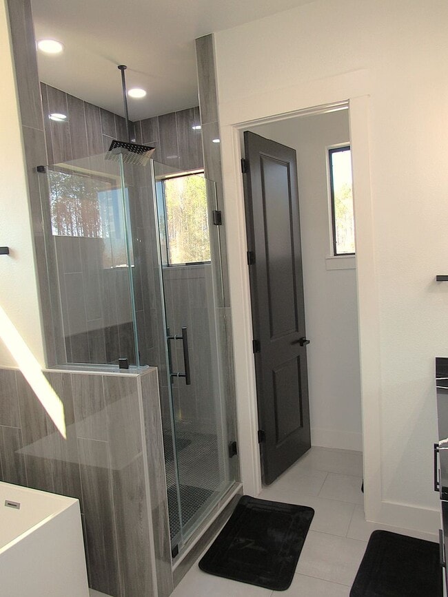 Building Photo - Resort Like Living in a Country Setting