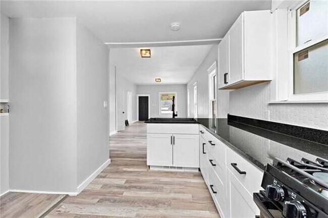 Building Photo - Coming Soon | Charming 3 Bed, 3 Bath Bungalow in Independence!