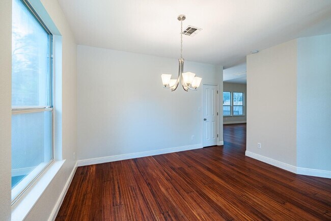 Building Photo - 1006 Tallow Trail