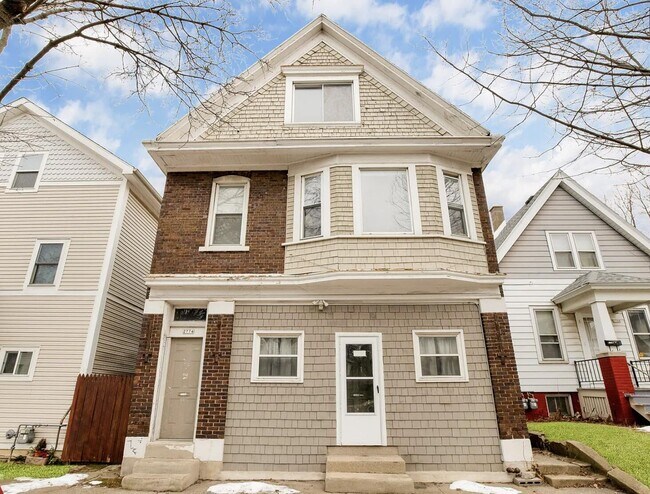Primary Photo - 2772 N Bremen St