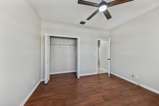 Building Photo - 12325 Cascades Pointe Dr