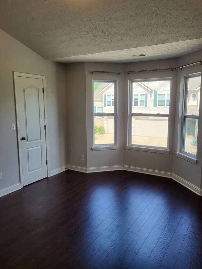 Building Photo - 3318 Lenehan Ln