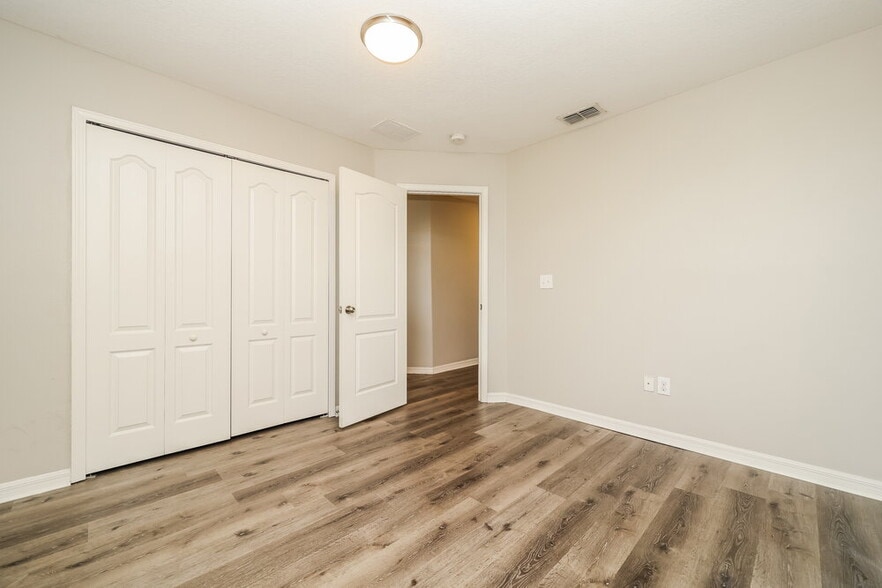 Building Photo - 6402 Trent Creek Dr