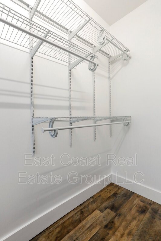 Building Photo - 207 N Mulberry St