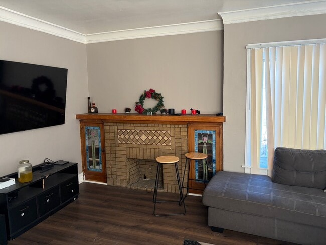 Building Photo - 10226 S Vernon Ave