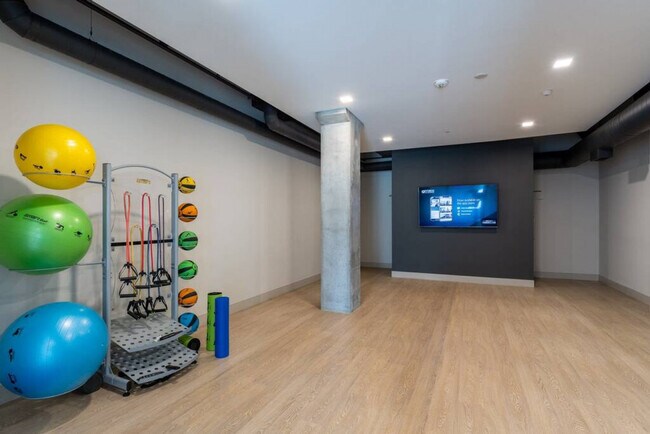 Building Photo - 1632 N Franklin Pl