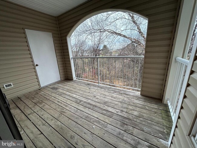 Building Photo - 7204 Bogley Rd