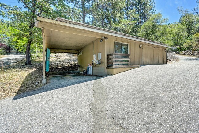 Building Photo - 16832 Alice Way