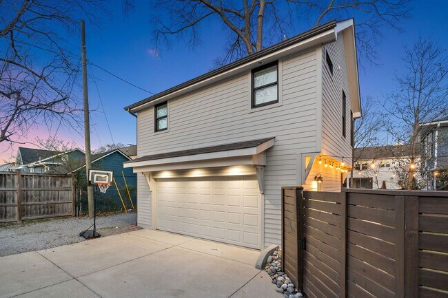 Building Photo - Luxury 12 South Living! $13,000 per month lease. 6 Bed 6 Bath with Great Outdoor Space and Bonus ...