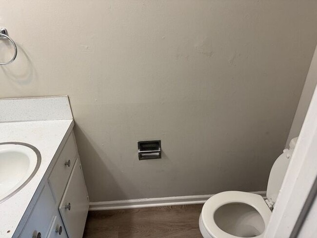 Building Photo - Brick Townhouse near downtown Concord!