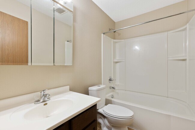 Building Photo - The Ivy | Classic 2 Bedroom