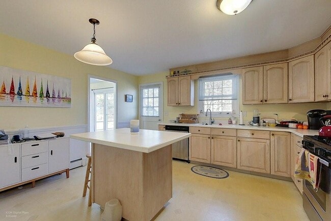 Building Photo - 88 Woodland Dr