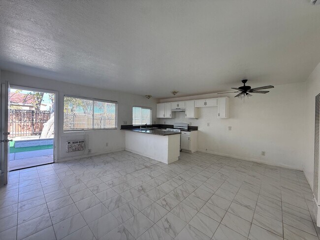 Building Photo - Palmdale 1 bedroom + 1 bath