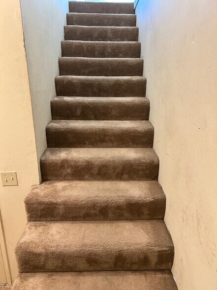 Building Photo - 1975 Boisseranc Ln