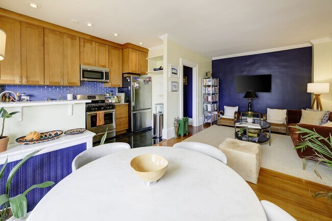 Building Photo - Great Luxury 1 Bedroom 1 Bath on Connecticut Ave in Kalarama