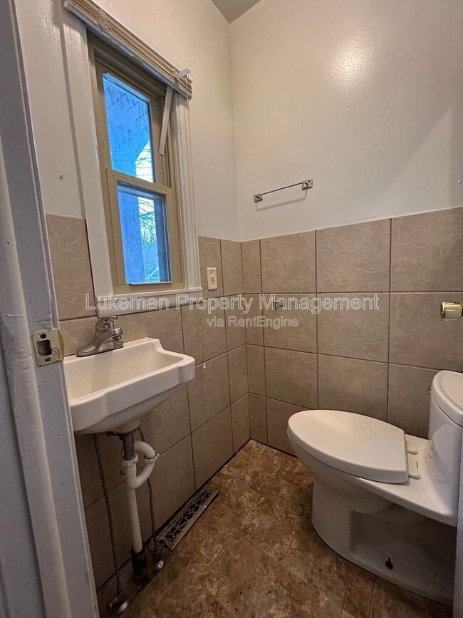 Building Photo - 1832 S Burdick St