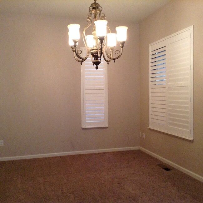 Building Photo - Beautiful Exective Home in D'Andrea