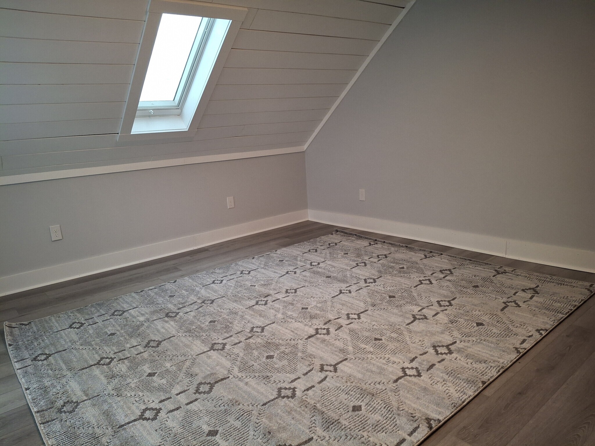 Building Photo - 27 Oak St