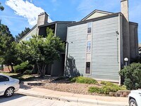 Building Photo - 2 Bed 1 Bath Condo Near Cherry Creek