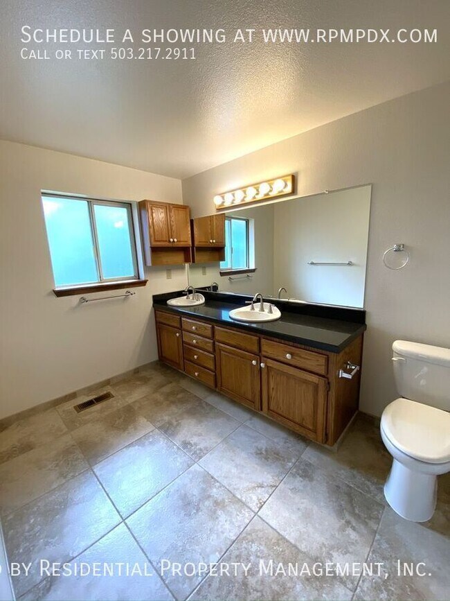 Building Photo - 7950 SW 135th Ave
