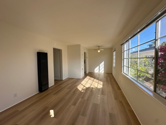 Building Photo - Pedregosa Apartments - 22/24