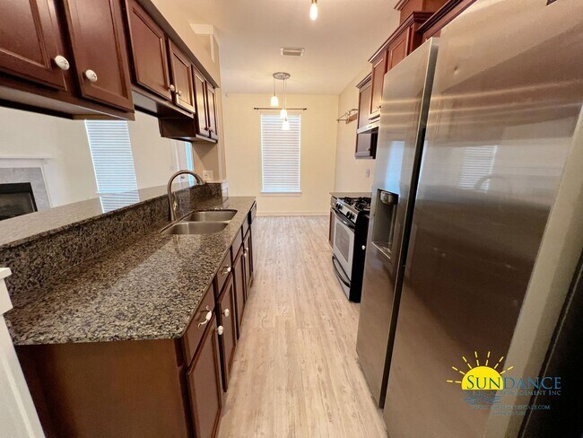 Building Photo - Walsh Glen Estates Crestview Home, call to...