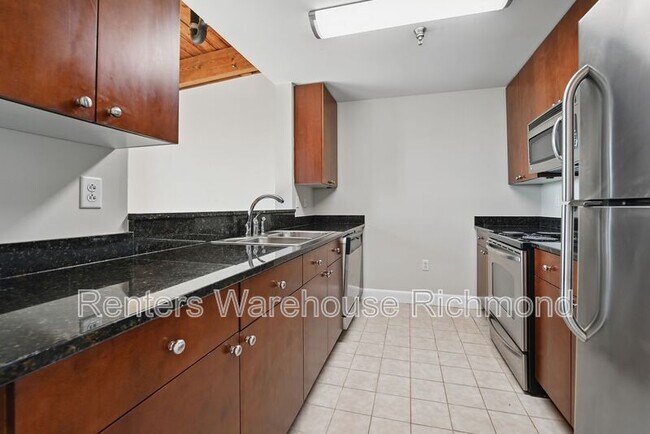 Building Photo - 251 Rocketts Way
