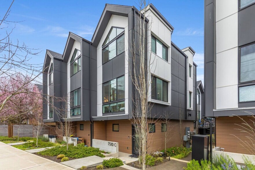 Building Photo - 7510 43rd Ave S
