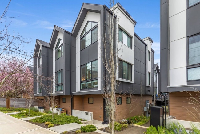 Building Photo - 7510 43rd Ave S