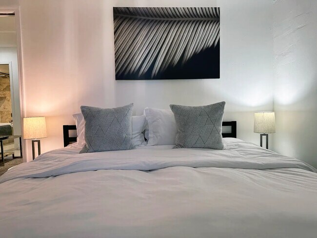 Building Photo - 7401 N Scottsdale Rd