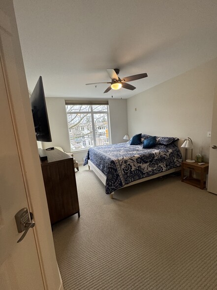 Building Photo - 190 Harbor Sq Loop NE