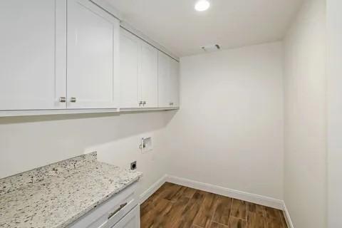 Building Photo - 7609 Woodford Ave