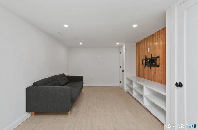 Building Photo - 86 New St