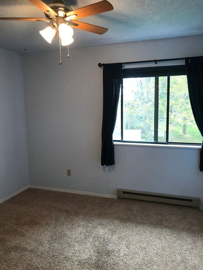 Building Photo - 2 Bed, 2.5 Bath Westend Condo!