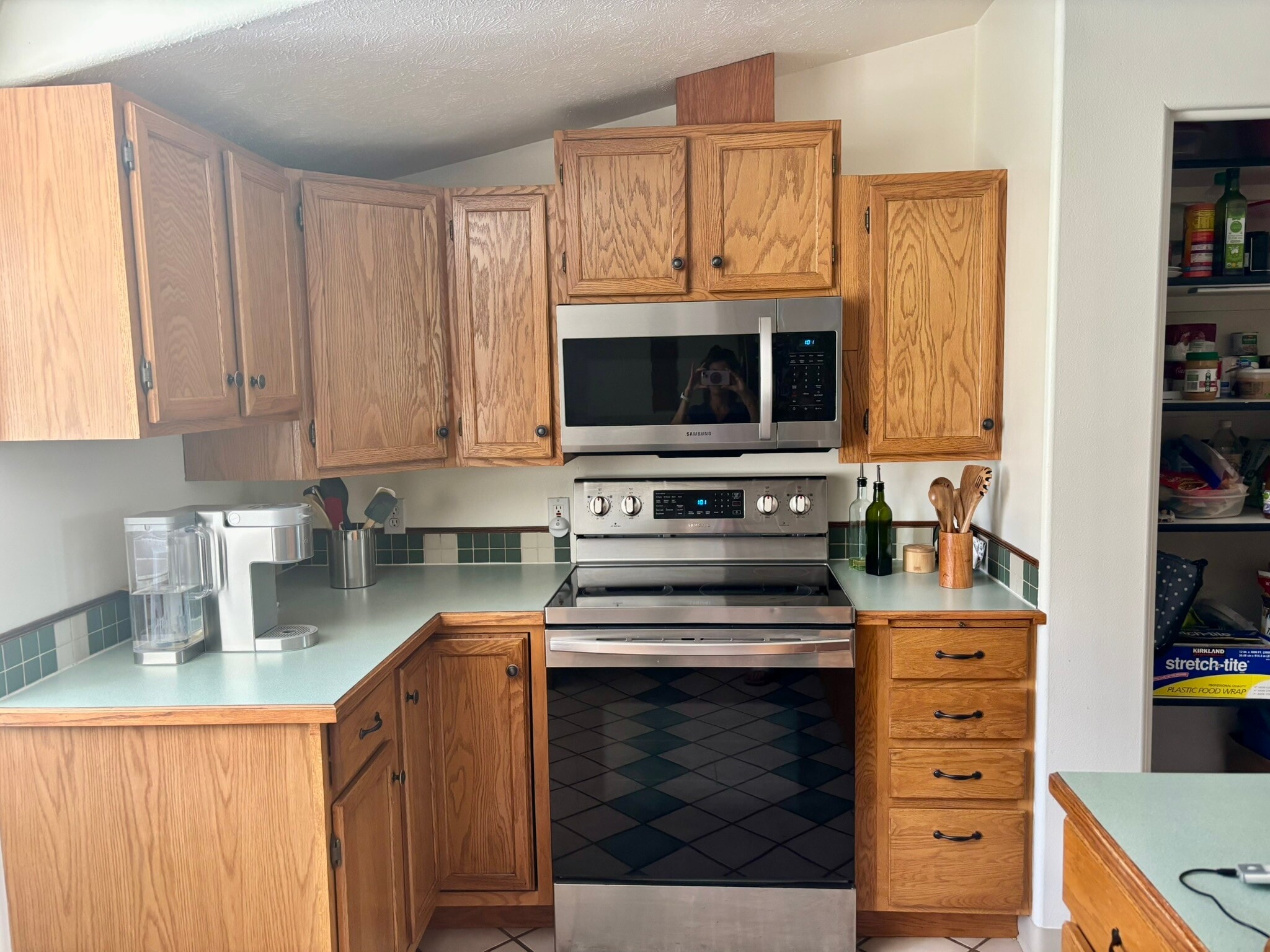 Kitchen Stove - 10303 N Stoneman Bluff Ln