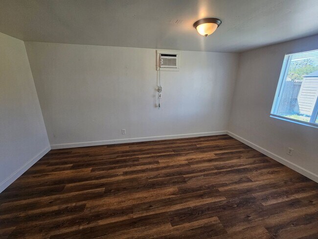 Building Photo - Home for Rent in Corning! 2 Bedroom 1 Bathroom PLUS Bonus Room