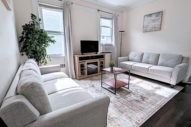 Building Photo - 108 Gotthart St