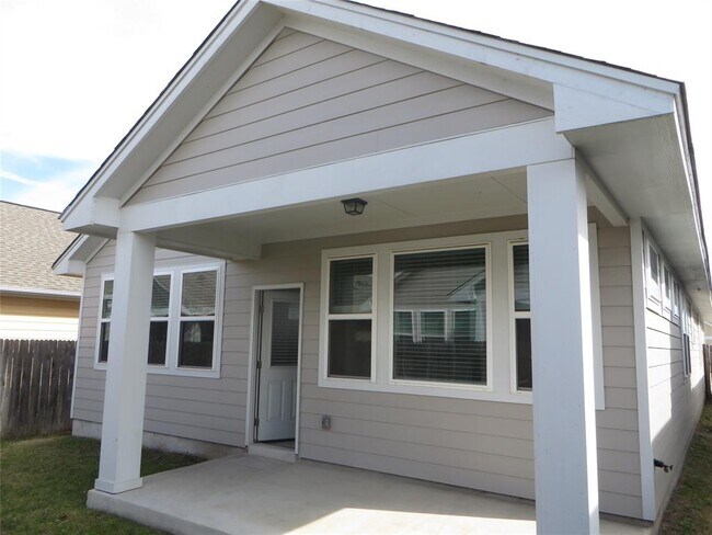 Building Photo - 301 La Escalera Dr