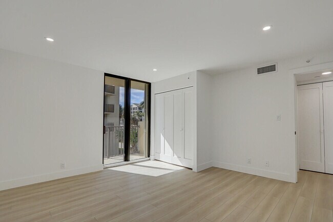 Building Photo - 200 Ocean Trail Way