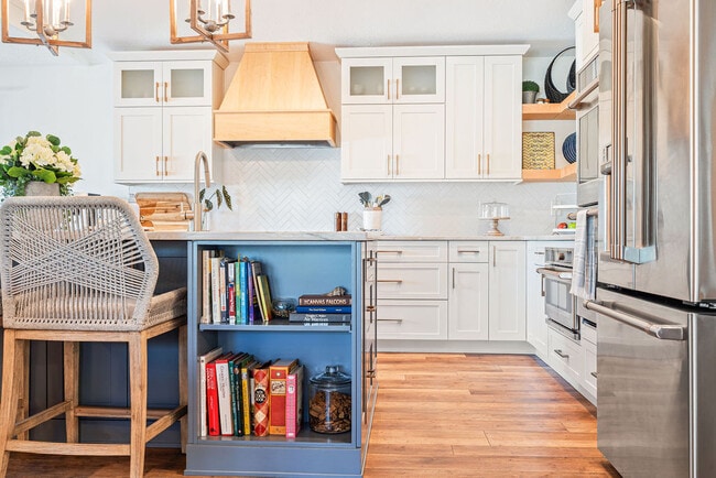 Building Photo - 6611 Surfside Blvd