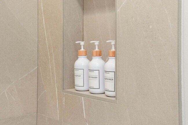 Building Photo - 2344 W Polk St