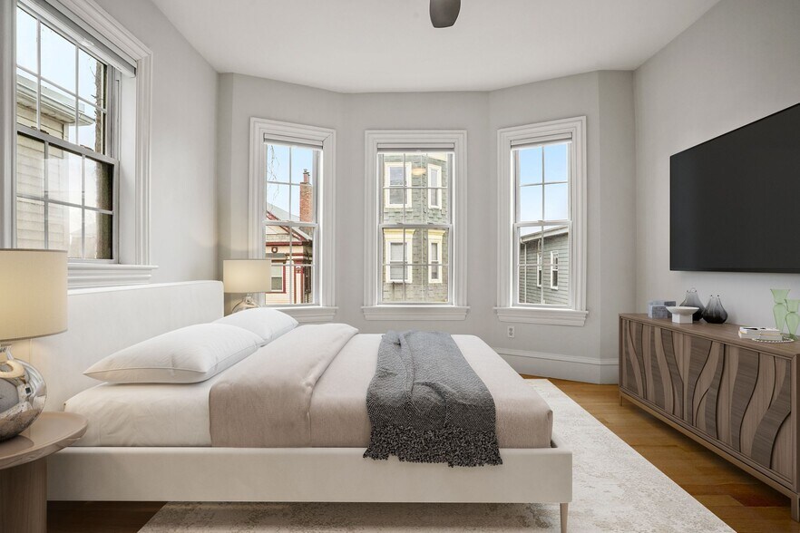 Building Photo - 703 E 4th St