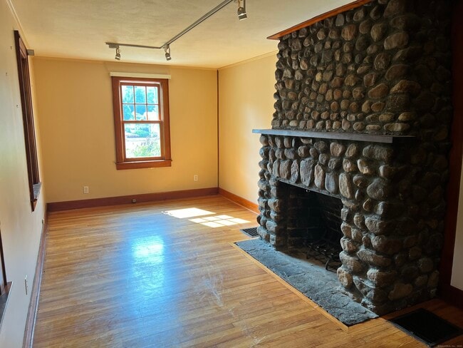 Building Photo - 227 Danbury Rd