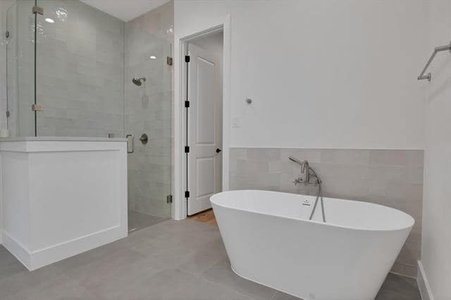 Building Photo - 263 Observation Dr W