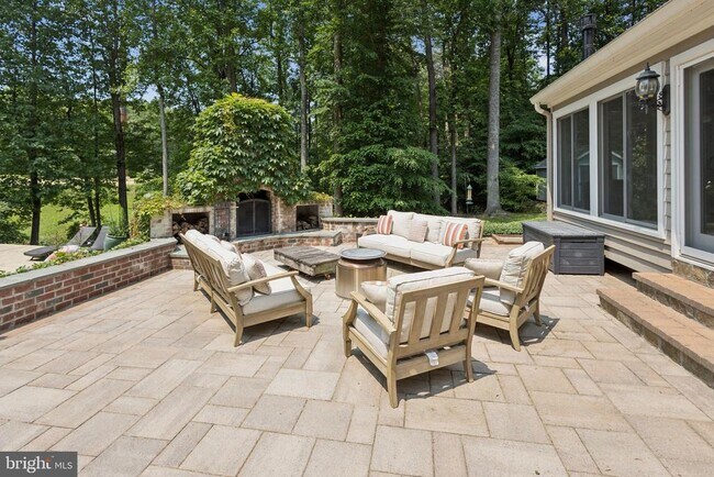 Building Photo - 10709 Shadowglen Trail