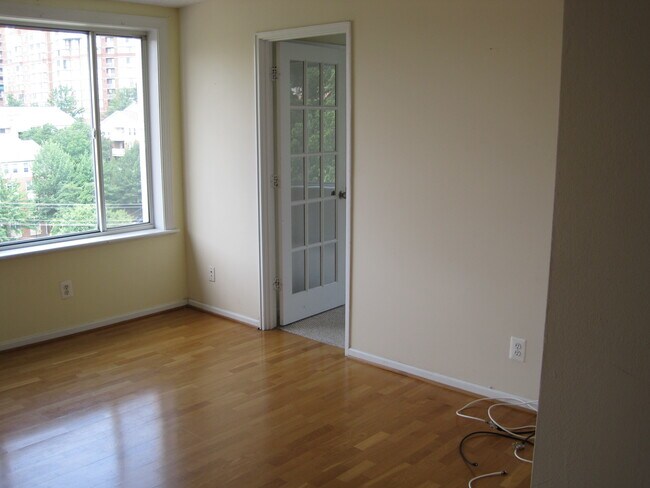 Building Photo - 1730 Arlington Blvd