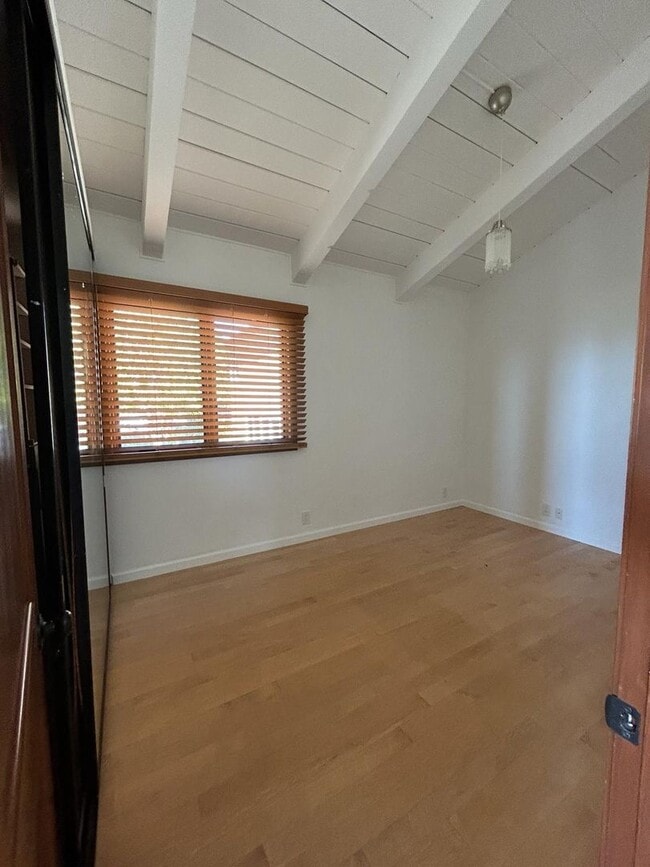 Building Photo - Gorgeous 2 Bedroom/1.5 Bath Two Story Home...